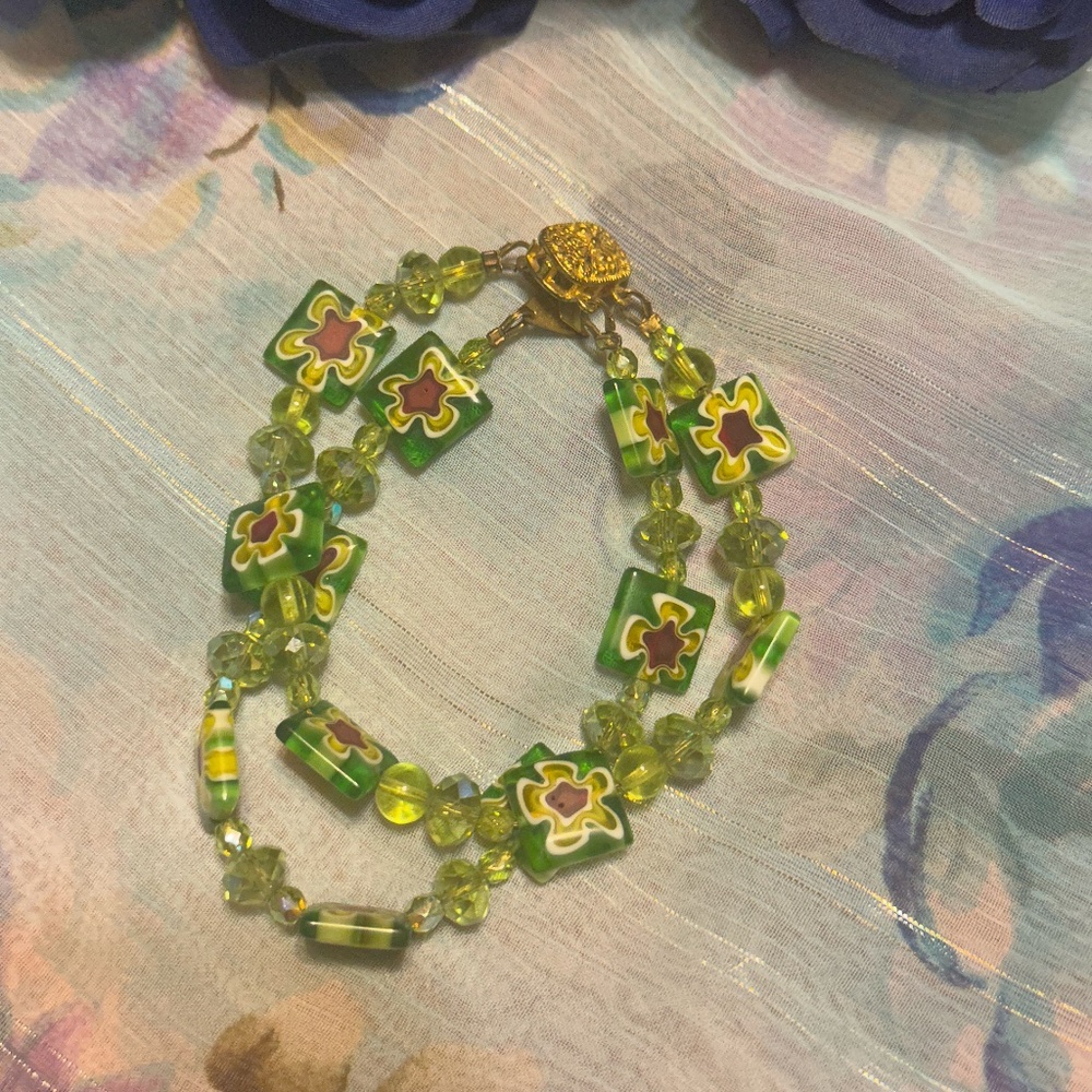 Vintge Green Double Stranded Flower Power Bracelet with Gold-tone Clasp